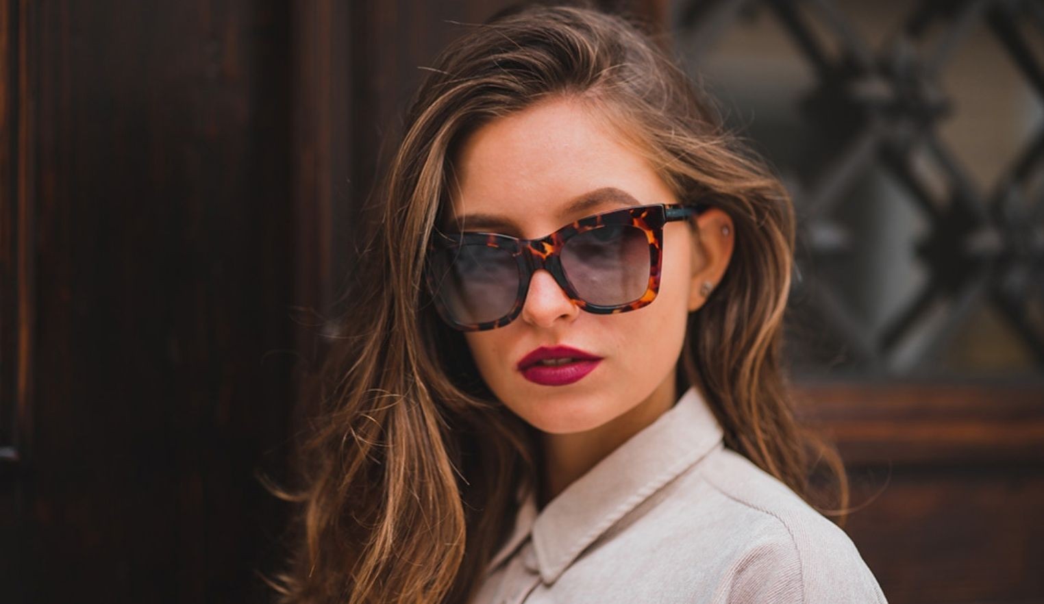 Le montature più glamour per gli occhiali da sole per donne